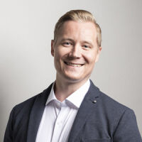 Harri Poukkula, Aluemyyntipäällikkö (Lomalla), Saka
