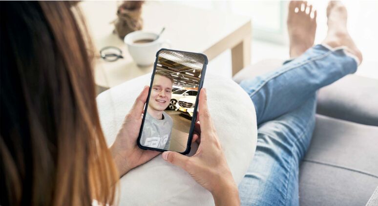 Ostetaan auto etänä korisohvalta