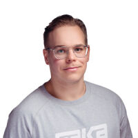 Akseli Karvanen, Automyynti, Saka